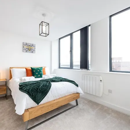 Chic Luxury Apartment Near Old Trafford Stadiums Manchester Exterior photo